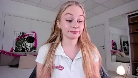 MiaMews webcam model stream image