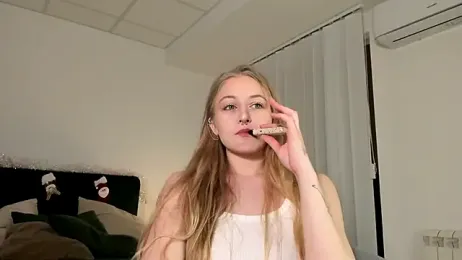 MiaMews webcam model stream image