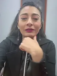 _Bella-Office1 webcam model stream image