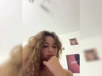 YourLadyyy webcam model stream image