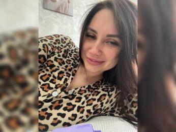 Y_Leiki webcam model stream image