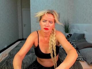 Luna Lewiss webcam model stream image