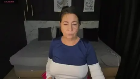 LindaPassionate webcam model stream image