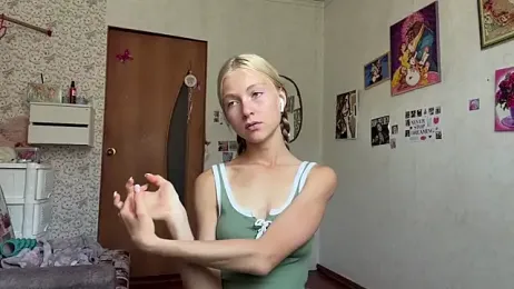 AliceGilbert_ webcam model stream image