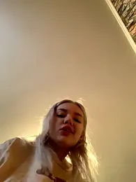 Sextazy webcam model stream image