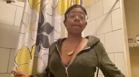 MommyConfident webcam model stream image