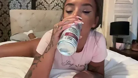 LucyLuxee19 webcam model stream image