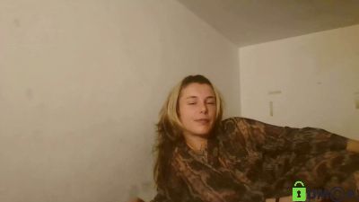 SpacerWoman webcam model stream image