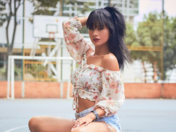 EleanorStyle webcam model stream image