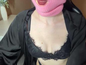 moonlizg webcam model stream image