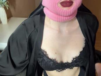 moonlizg webcam model stream image