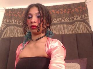 Petite Ariana webcam model stream image