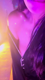 Aloneathome22 webcam model stream image