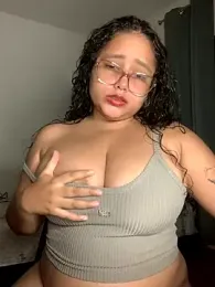 CurlyGirl_1 webcam model stream image