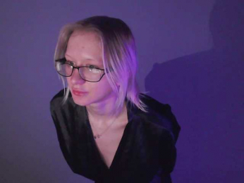 Chloe1love webcam model stream image