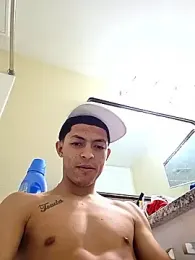 Yoko0381 webcam model stream image