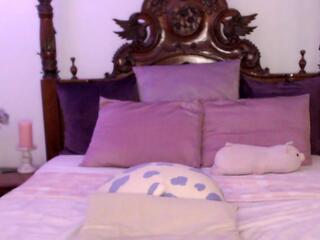 Nina Milani webcam model stream image