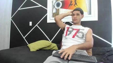tanned_boy webcam model stream image