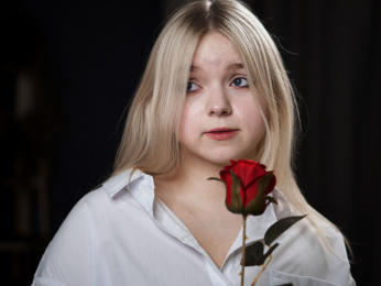 AlbertaBadder webcam model stream image