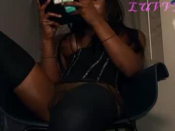 luvvlee webcam model stream image