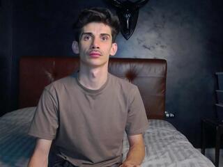 Leon Lovett webcam model stream image