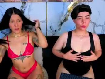 lexi_and_cloe11_pm webcam model stream image