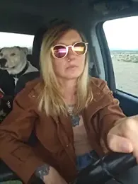 SheIsSomething webcam model stream image