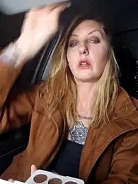 SheIsSomething webcam model stream image