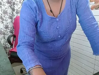 LovingPihu webcam model stream image