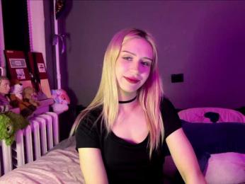 sexycute18 webcam bongacams model stream image