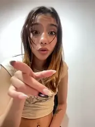 MiaaCute- webcam model stream image