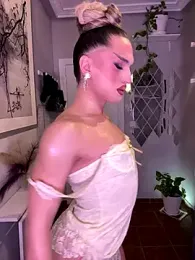 Crystal_________ webcam model stream image