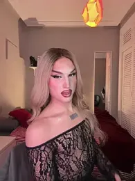 Crystal_________ webcam model stream image