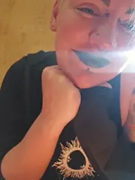 PinkTheHawk webcam model stream image