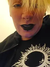 PinkTheHawk webcam model stream image