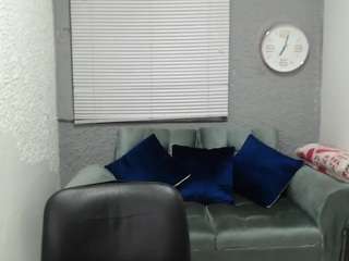 scarlet-redhead webcam model stream image