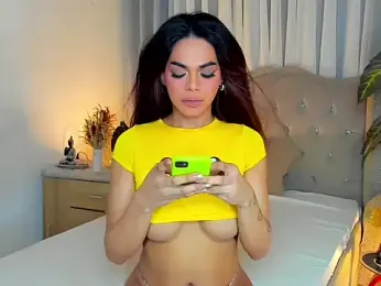 MochaliciousTransOnTop webcam model stream image