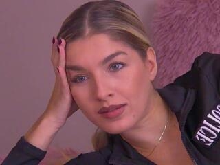 Ova Parlow webcam model stream image