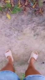 Scarlett_pee webcam model stream image