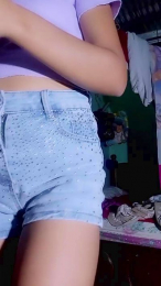 Scarlett_pee webcam model stream image