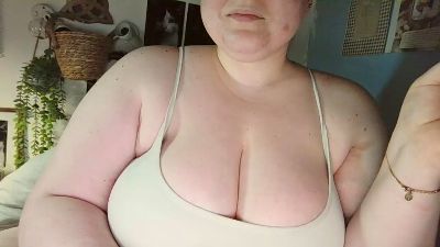 Queennie webcam model stream image