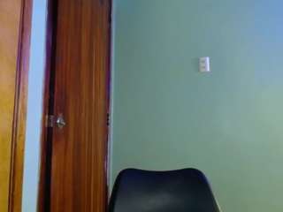 layna-cold webcam model stream image