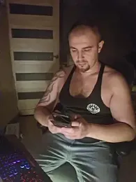 Foxyshaved webcam stripchat model stream image