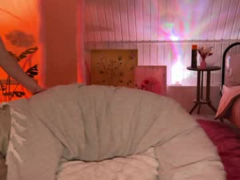 uwunikaa webcam model stream image