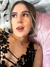 JackieDumont1 webcam model stream image