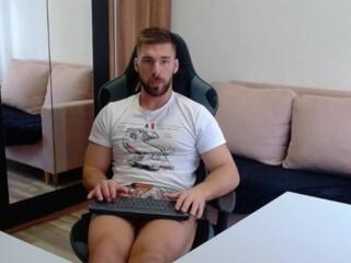 Darius Giles webcam model stream image