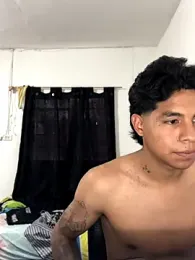 clousth webcam model stream image