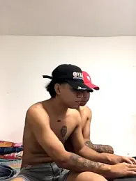 clousth webcam model stream image