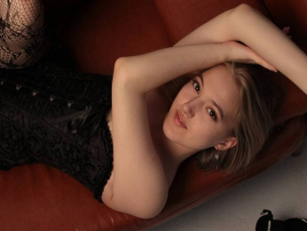 ElwynaBrindle webcam model stream image