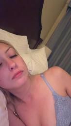 raelynnbby webcam model stream image